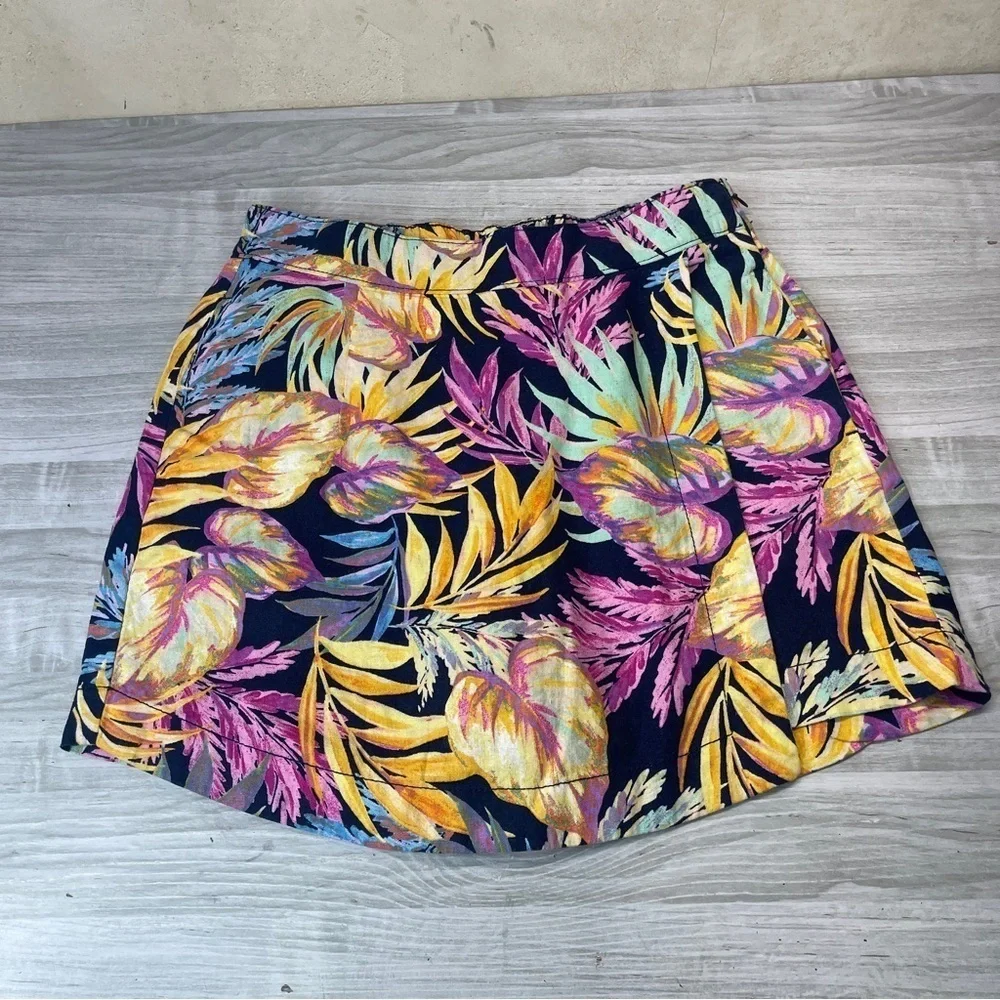 St. John’s Bay Linen Blend Wrap Skort Tropical Coastal Palm Leaf Women’s size 8